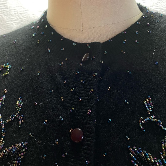 Vtg heavily beaded M/L black with iridescent beads. - Picture 4 of 9